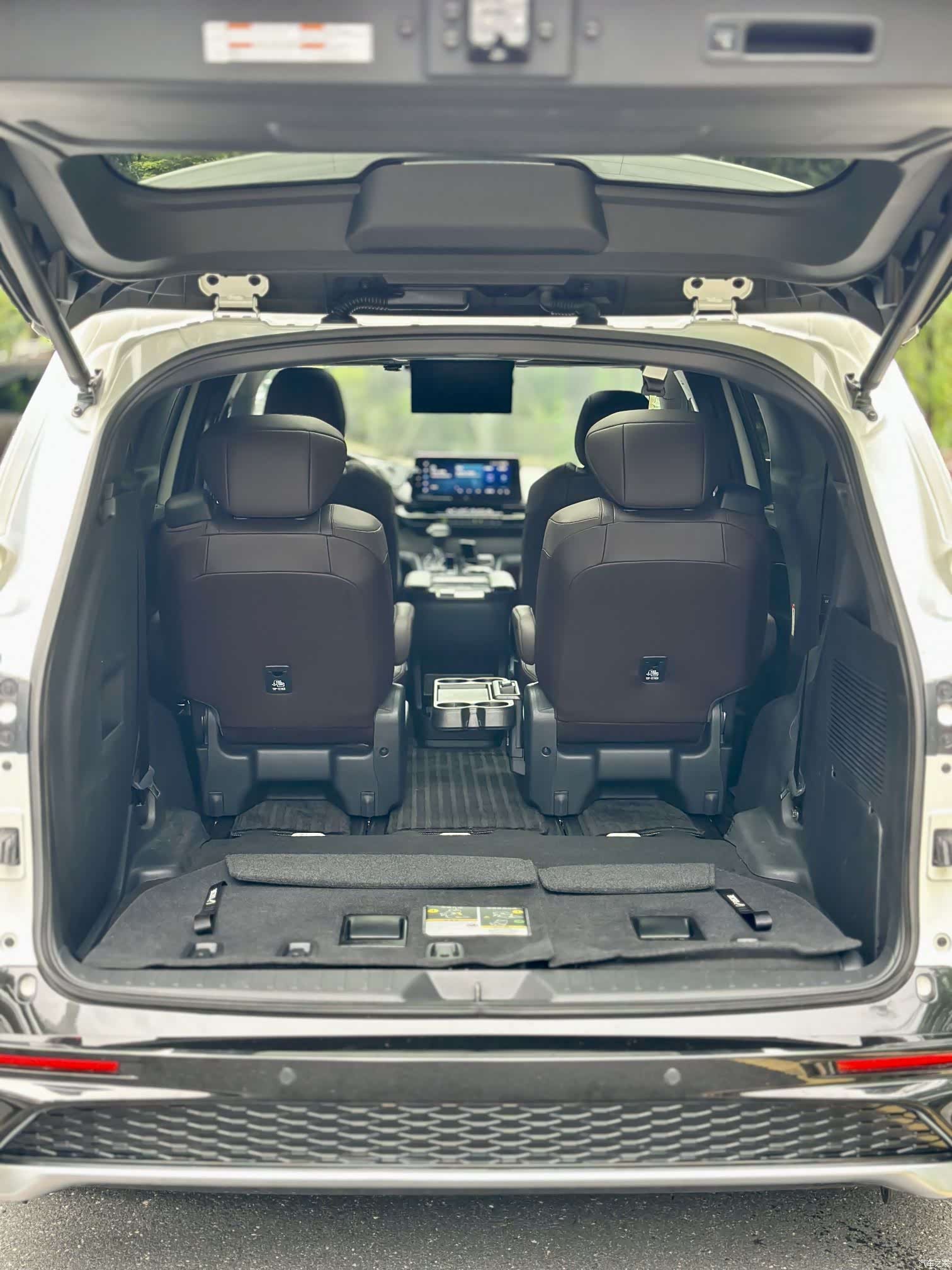 Toyota Granvia, 2023 22