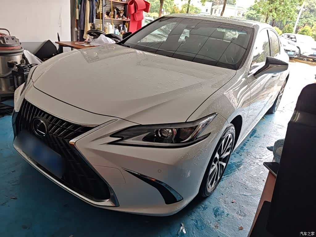 Lexus ES, 2024 1