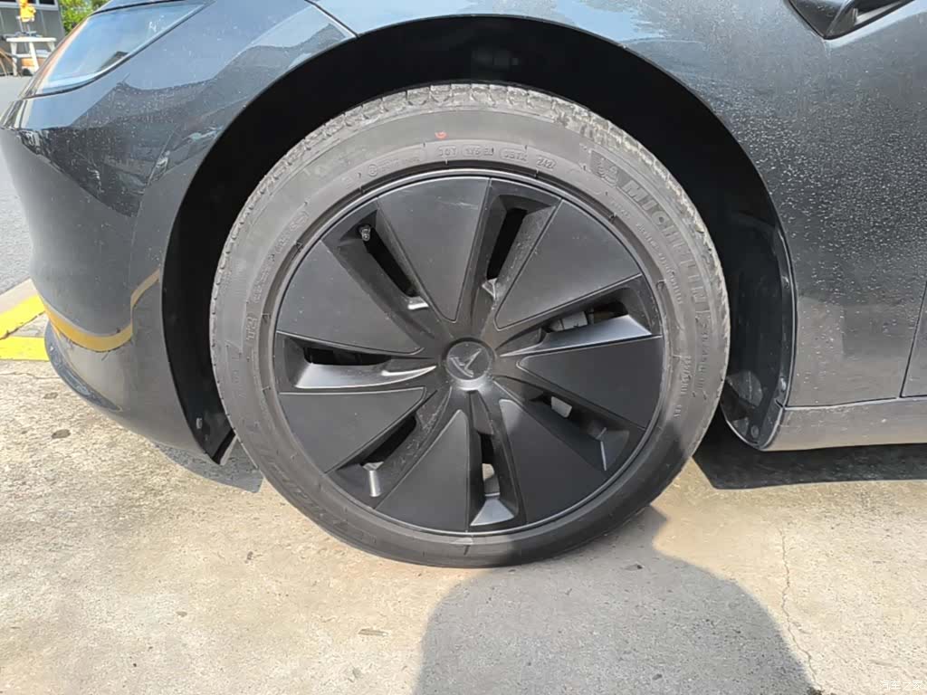 Tesla Model 3, 2024 23