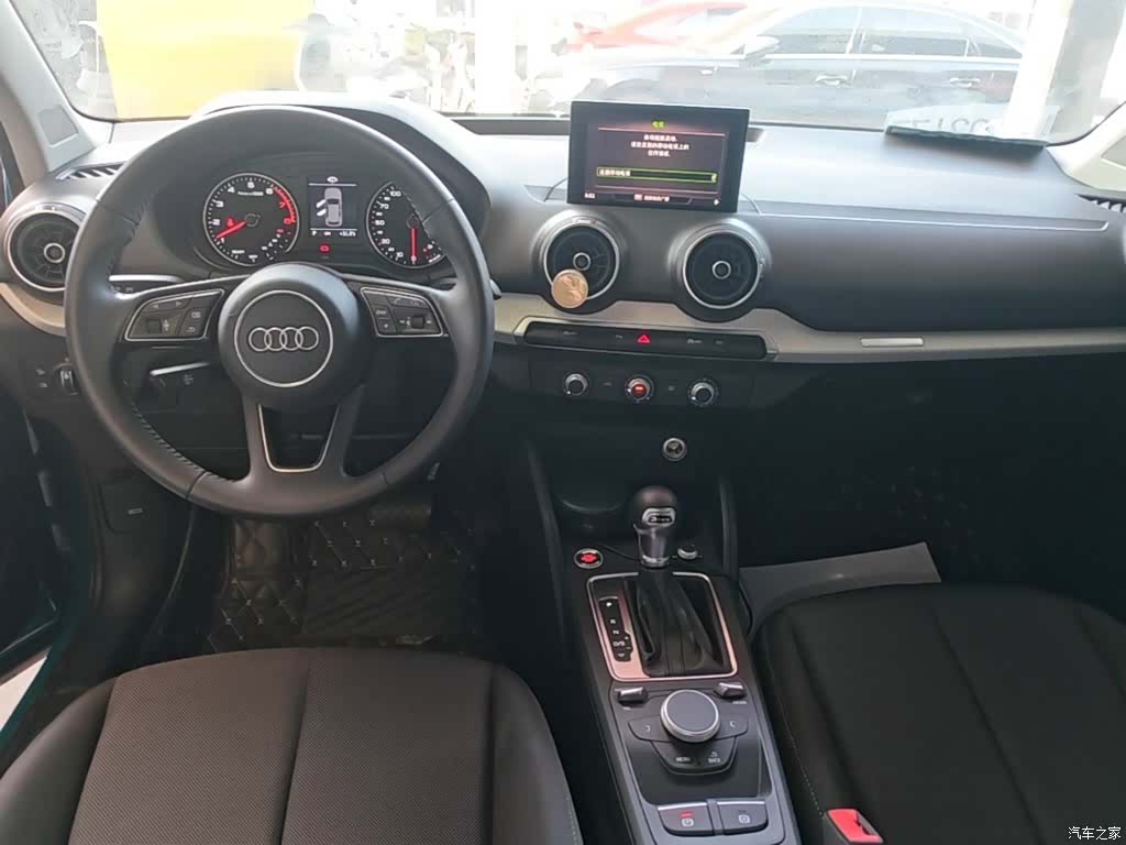 Audi Q2L, 2020 10