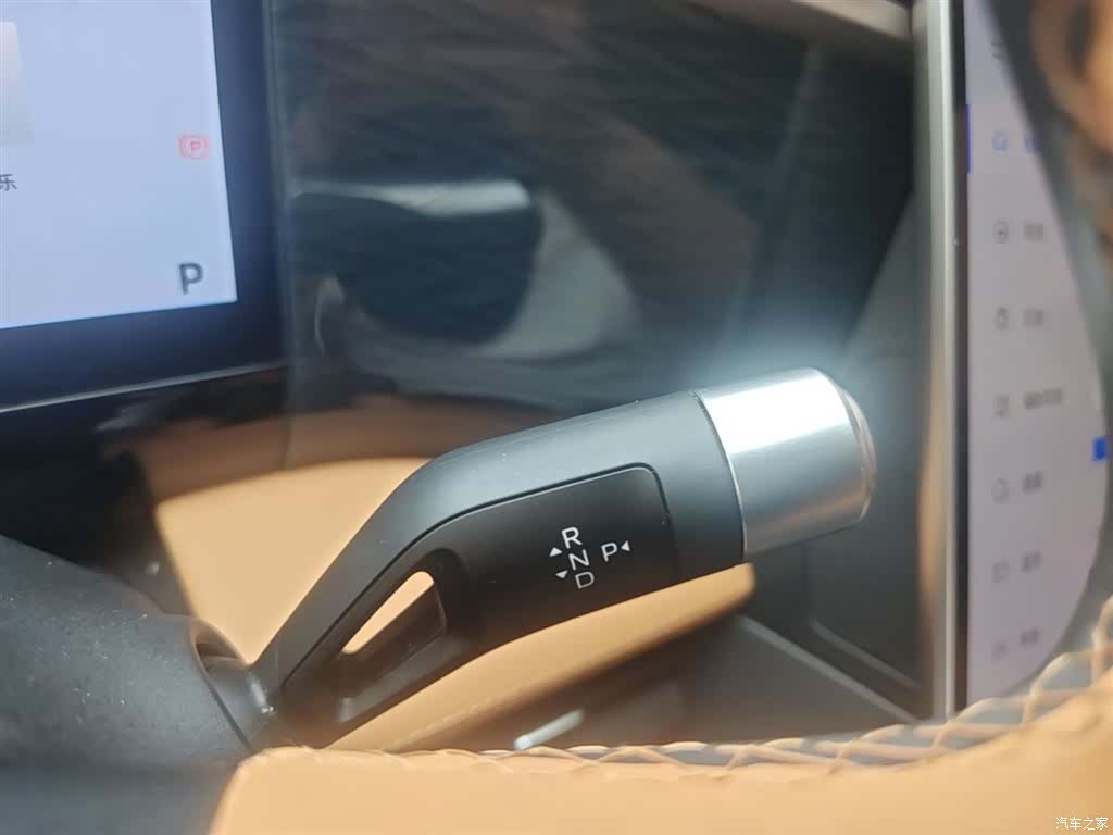 Geely Galaxy L7, 2023 10