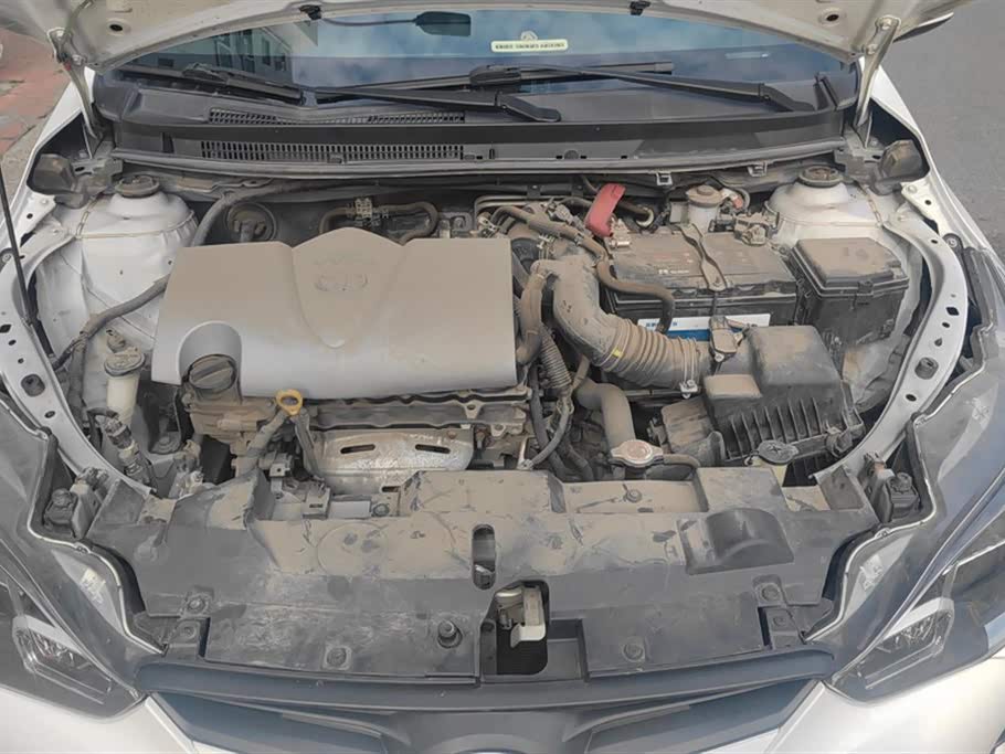 Toyota YARiS L to enjoy