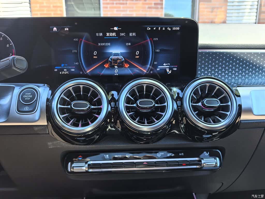 Mercedes-Benz GLB, 2025 11