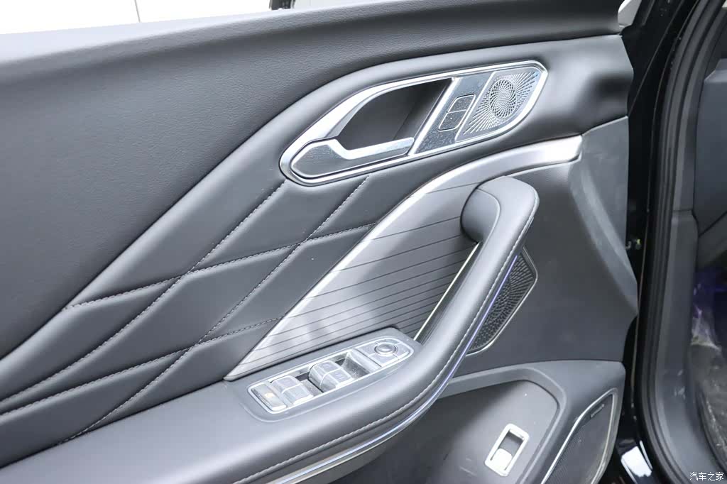 Hongqi HS7, 2024 11