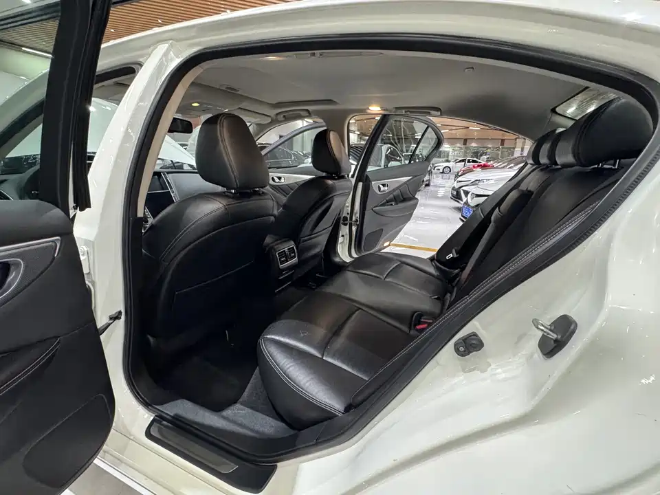 Infiniti Q50L