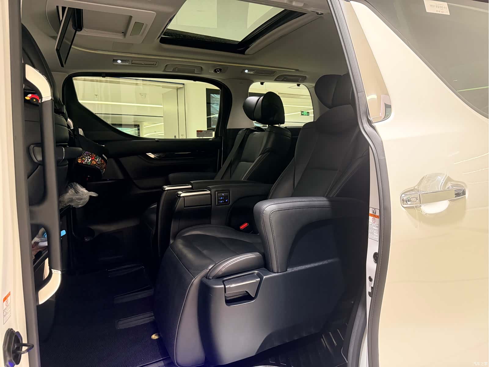 Toyota Vellfire, 2021 16