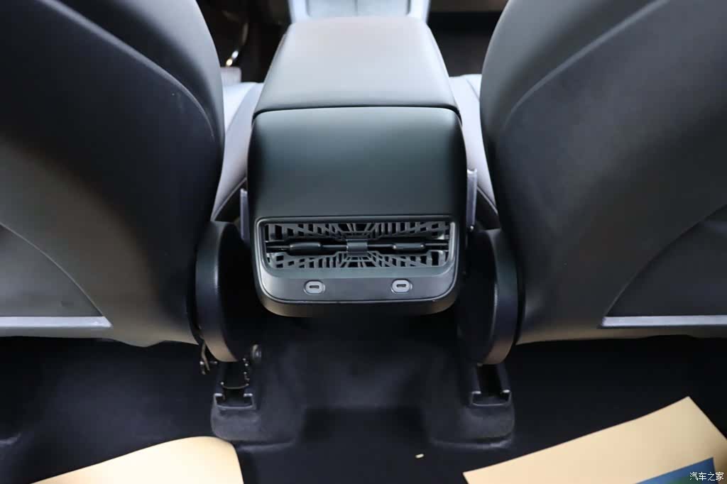Tesla Model Y, 2024 20