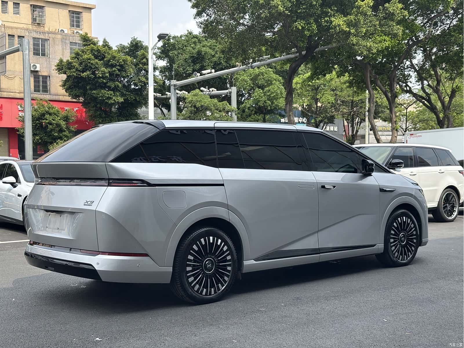 Xpeng X9, 2025 все фото