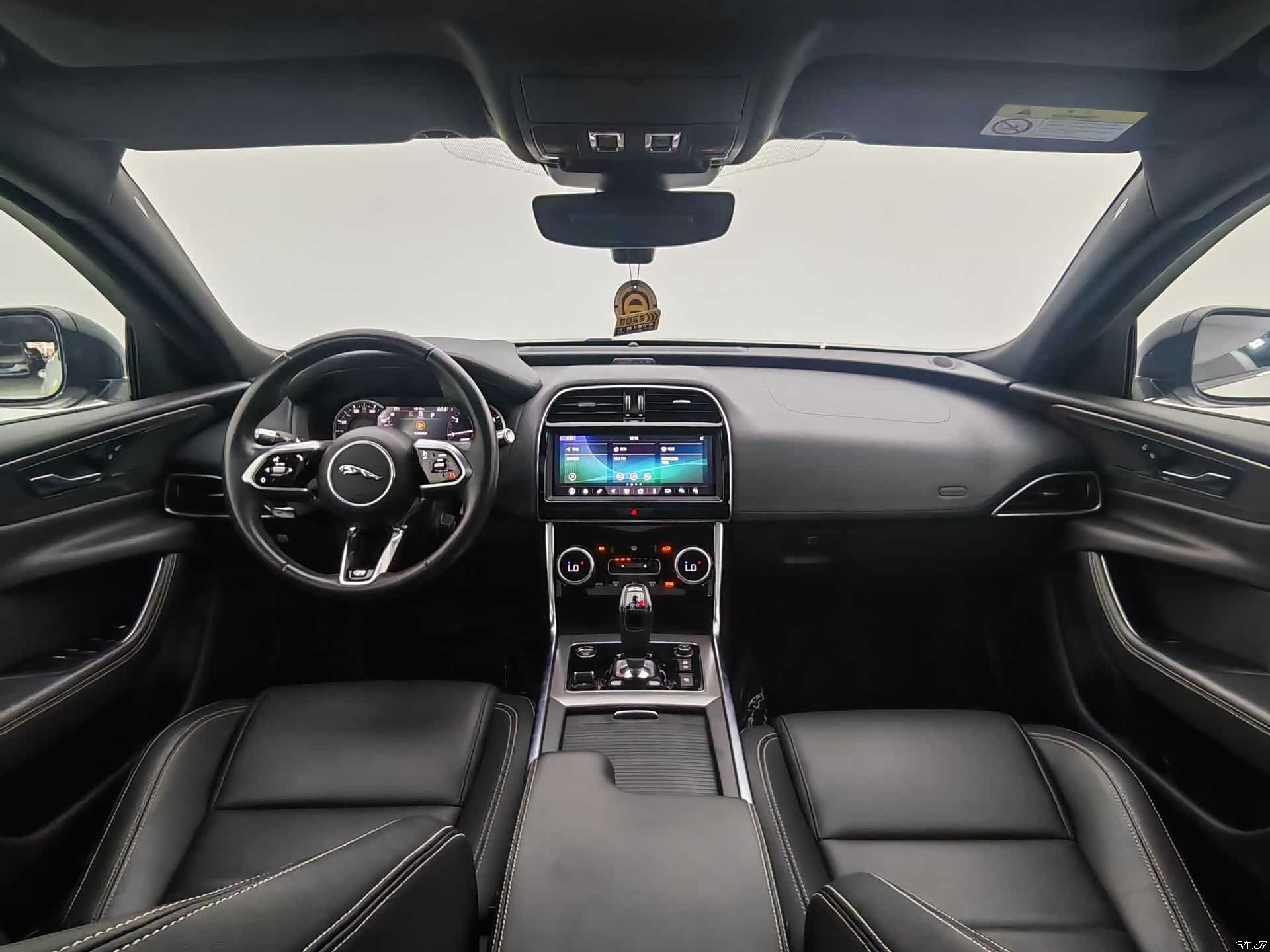 Land Rover XEL, 2021 13