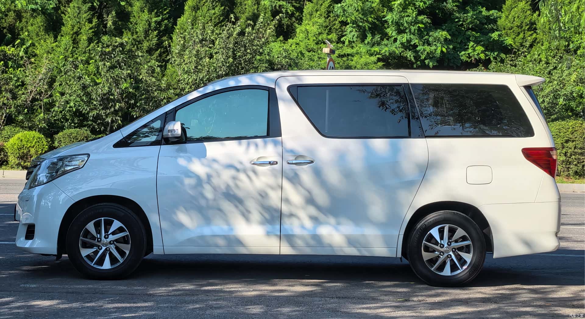 Toyota Alphard, 2016 3
