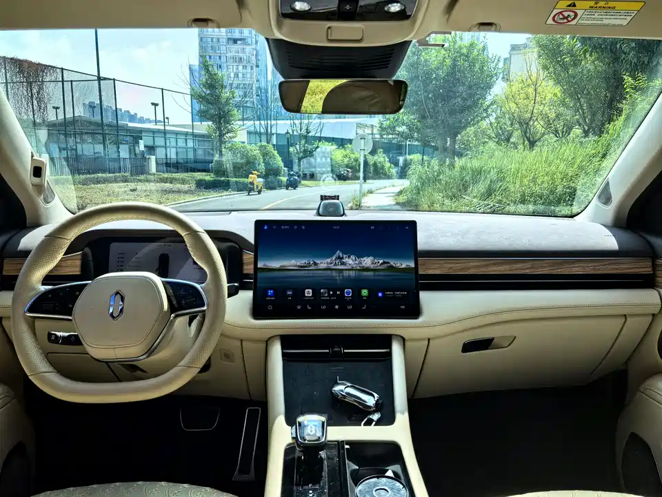 AITO Ask the world M7