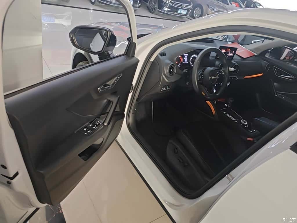 Audi Q2L, 2019 16