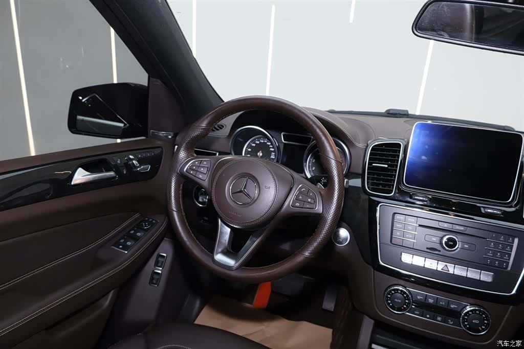 Mercedes-Benz GLS, 2018 28