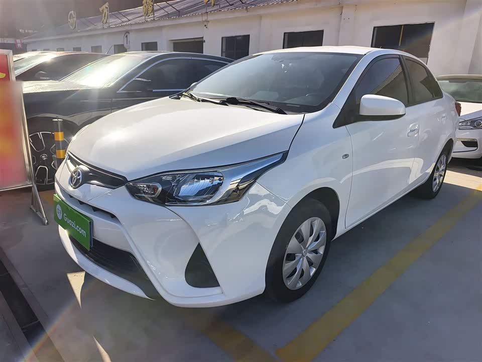 Toyota YARiS L to enjoy