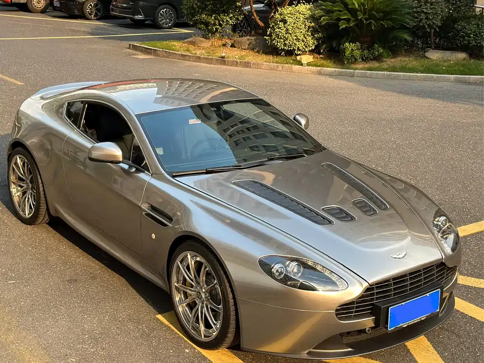 Aston Martin V8 Vantage