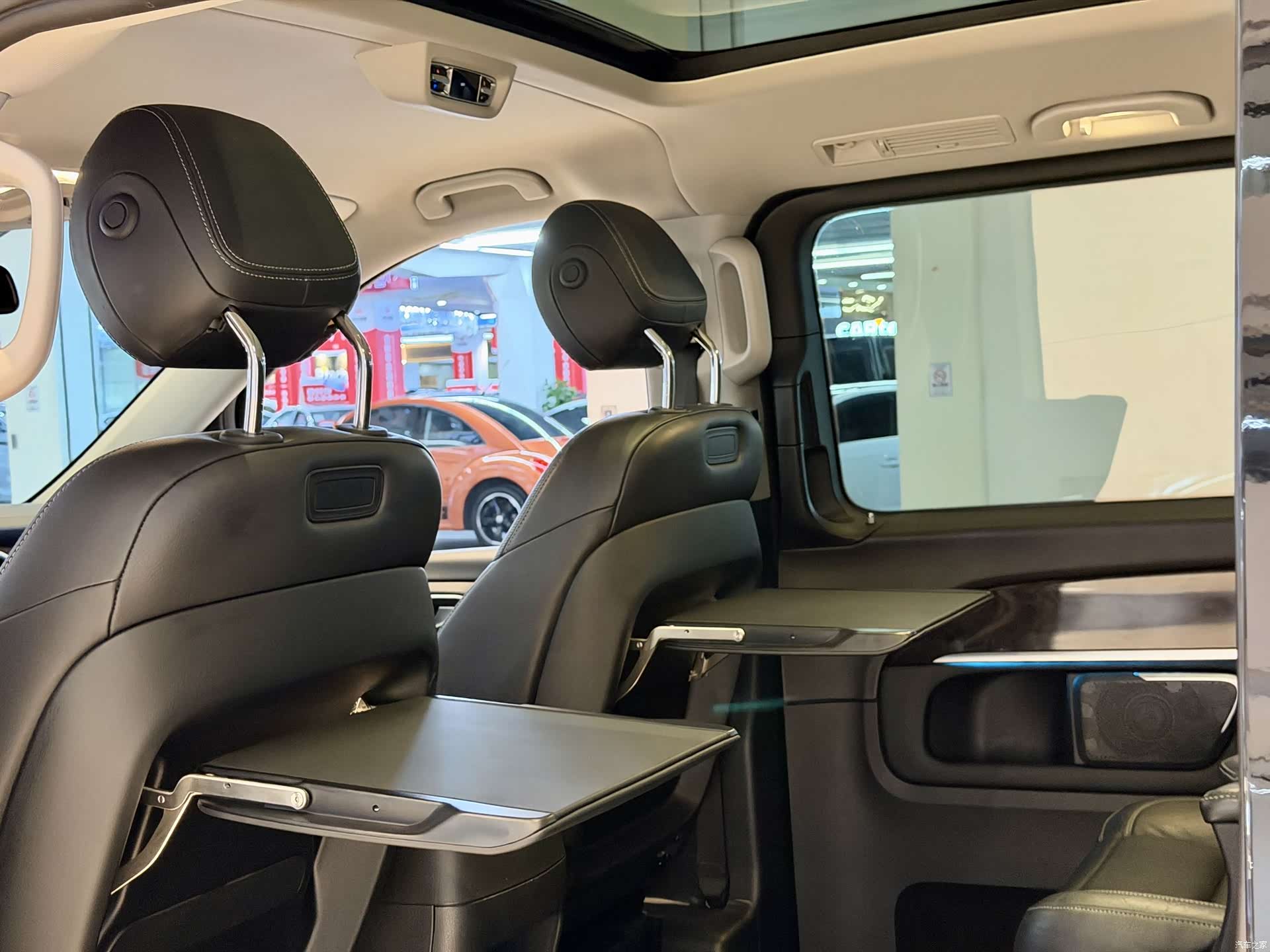 Mercedes-Benz V-Class, 2020 13