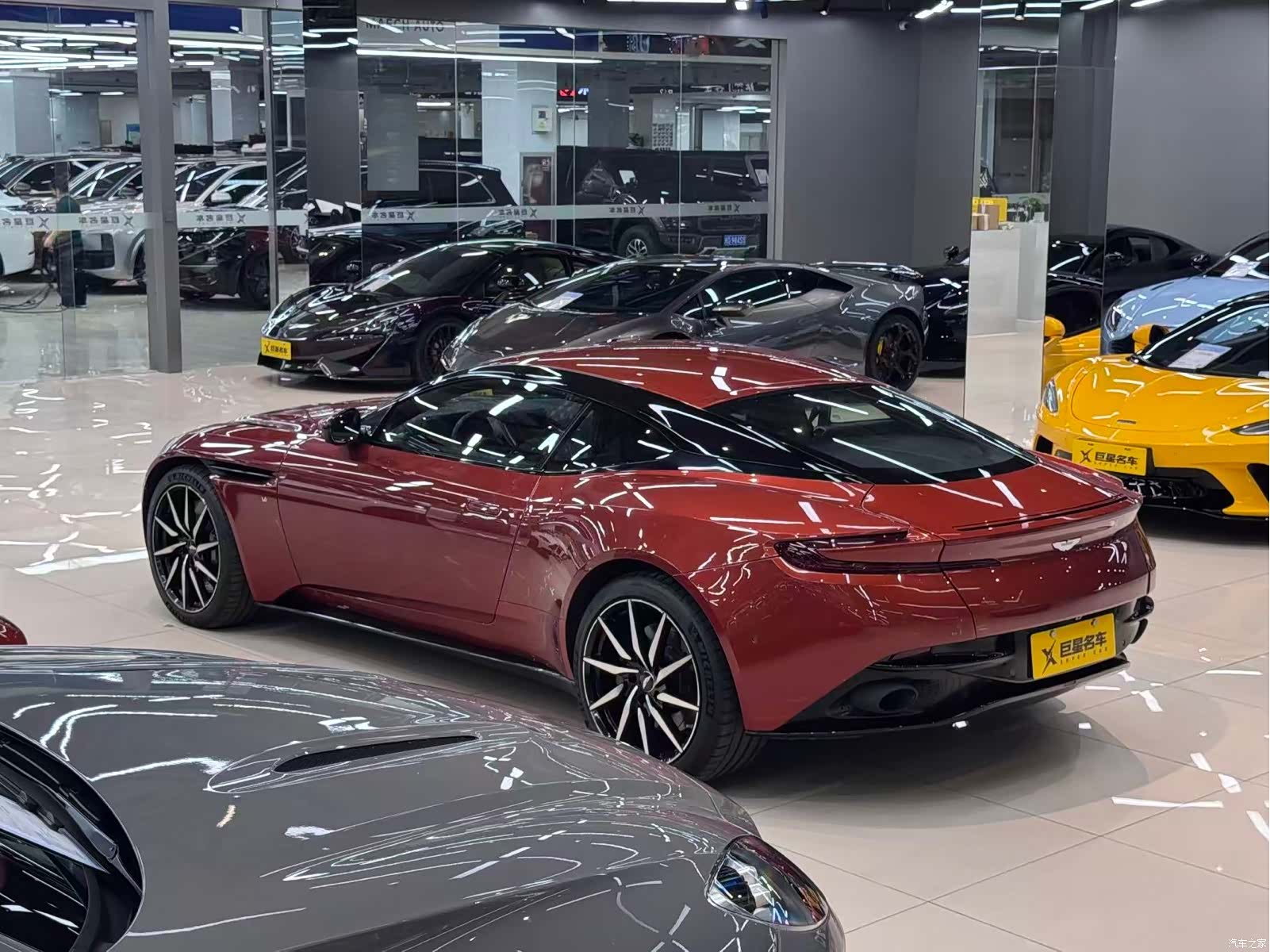 Aston Martin DB11, 2017 9