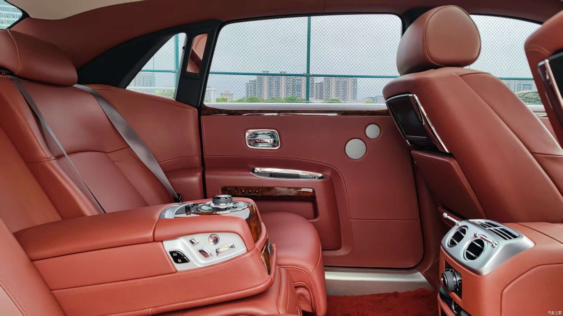 Rolls-Royce Ghost, 2012 все фото