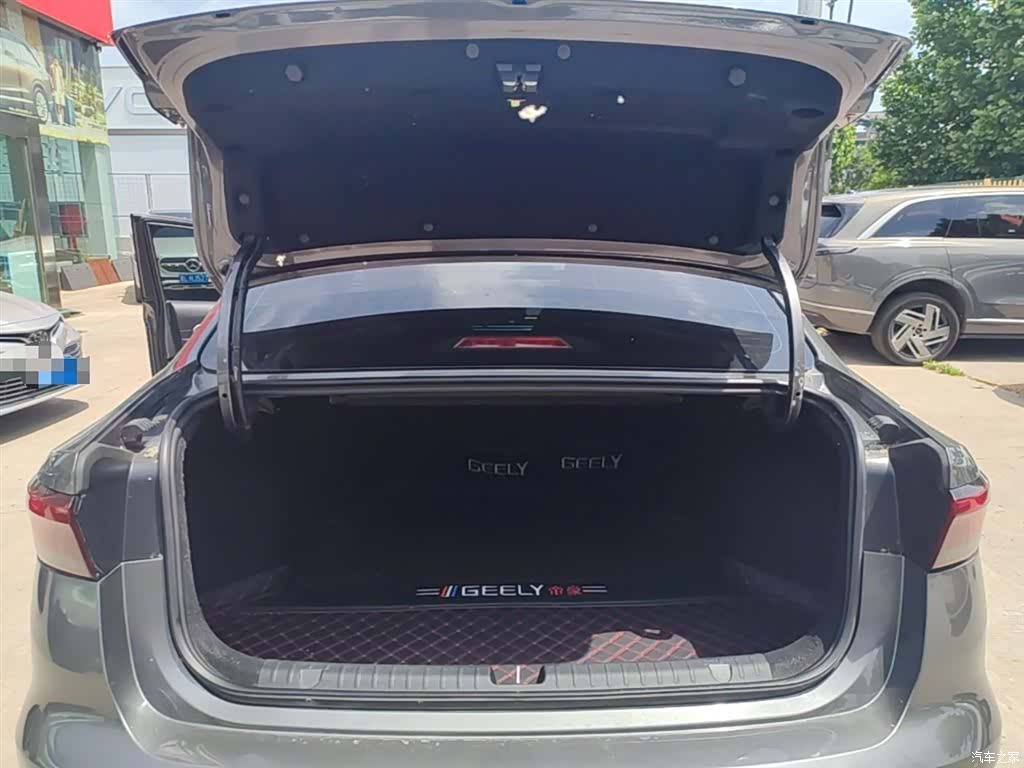 Geely Emgrand, 2023 19