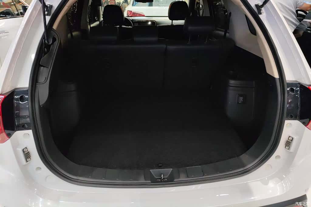 Mitsubishi Outlander, 2020 4