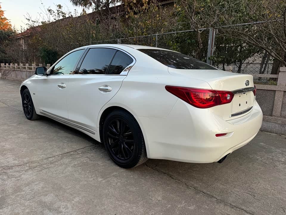 Infiniti Q50L