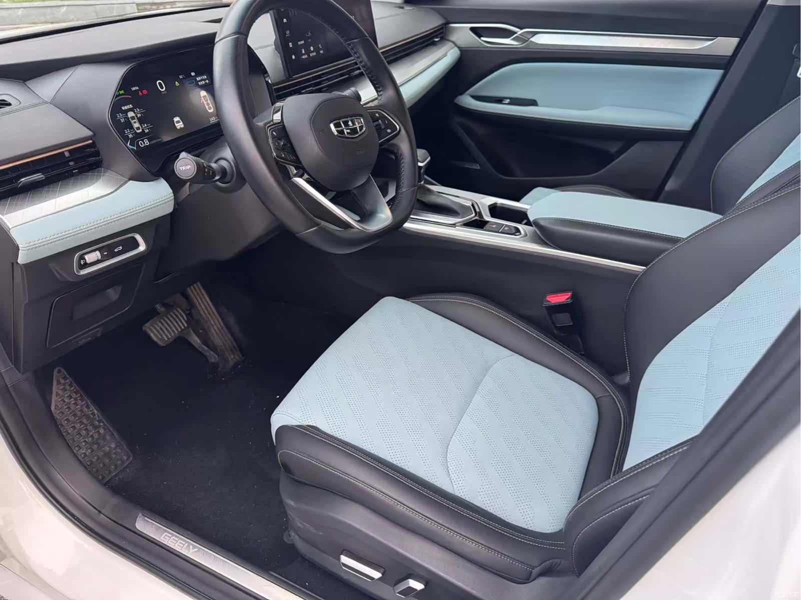 Geely Emgrand, 2022 8