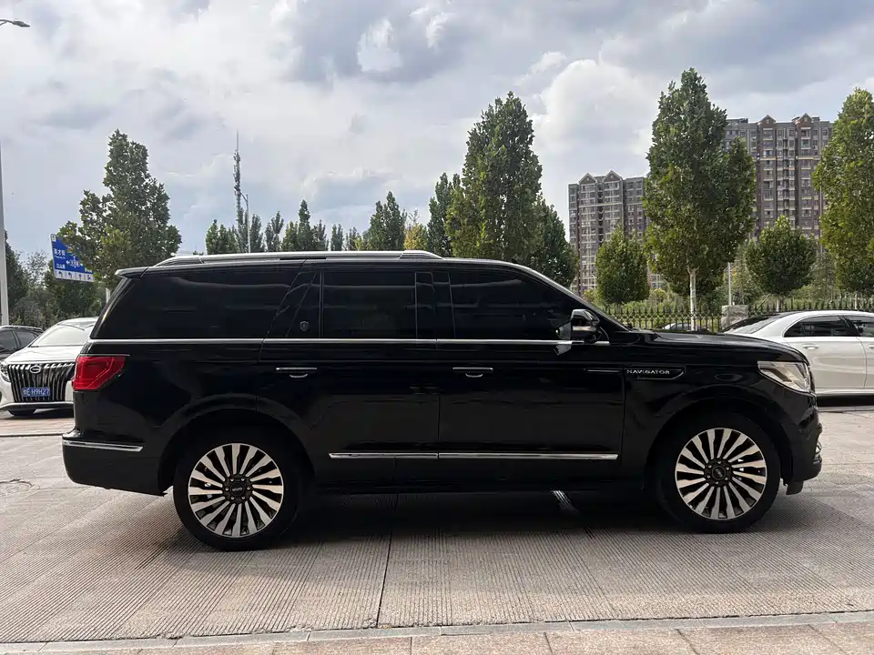 Lincoln Navigator