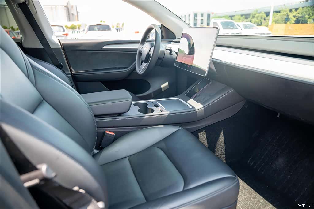 Tesla Model Y, 2024 13