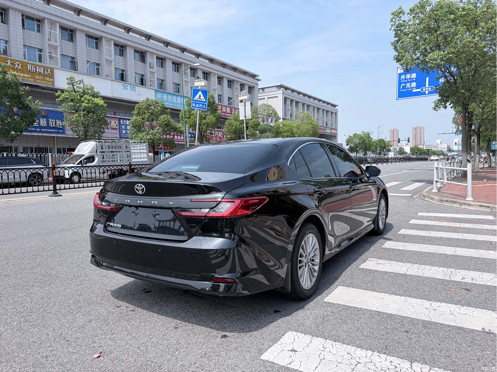 Toyota Camry, 2026 4