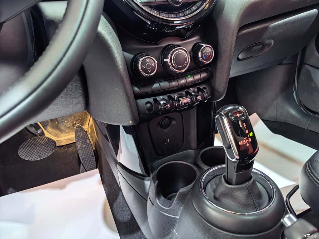 Mini ONE, 2019 10