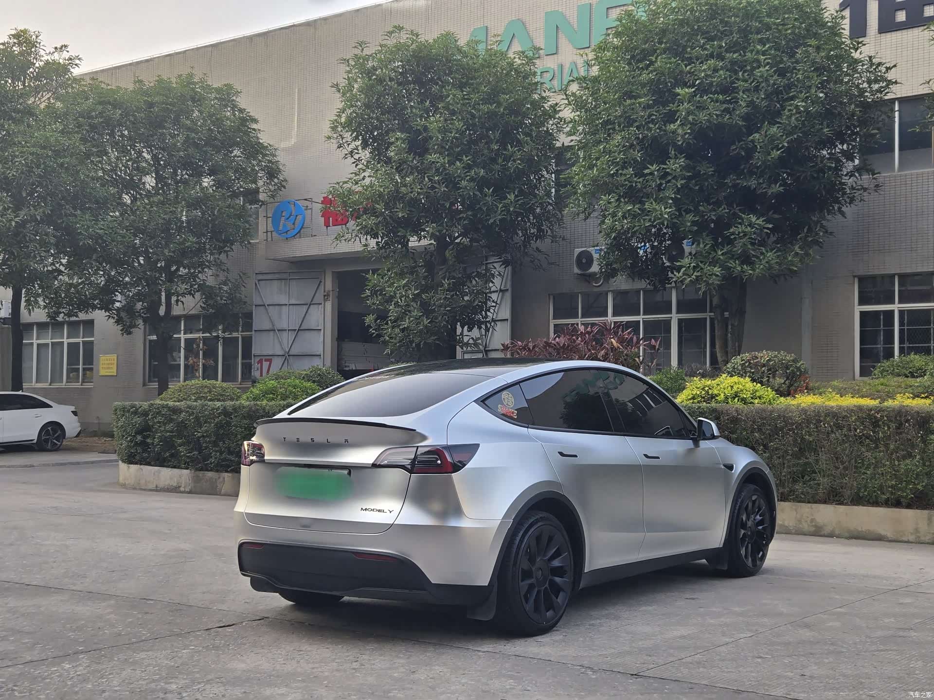 Tesla Model Y, 2025 4