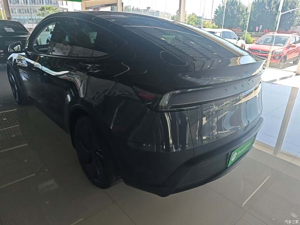 Tesla Model Y, 2025 все фото