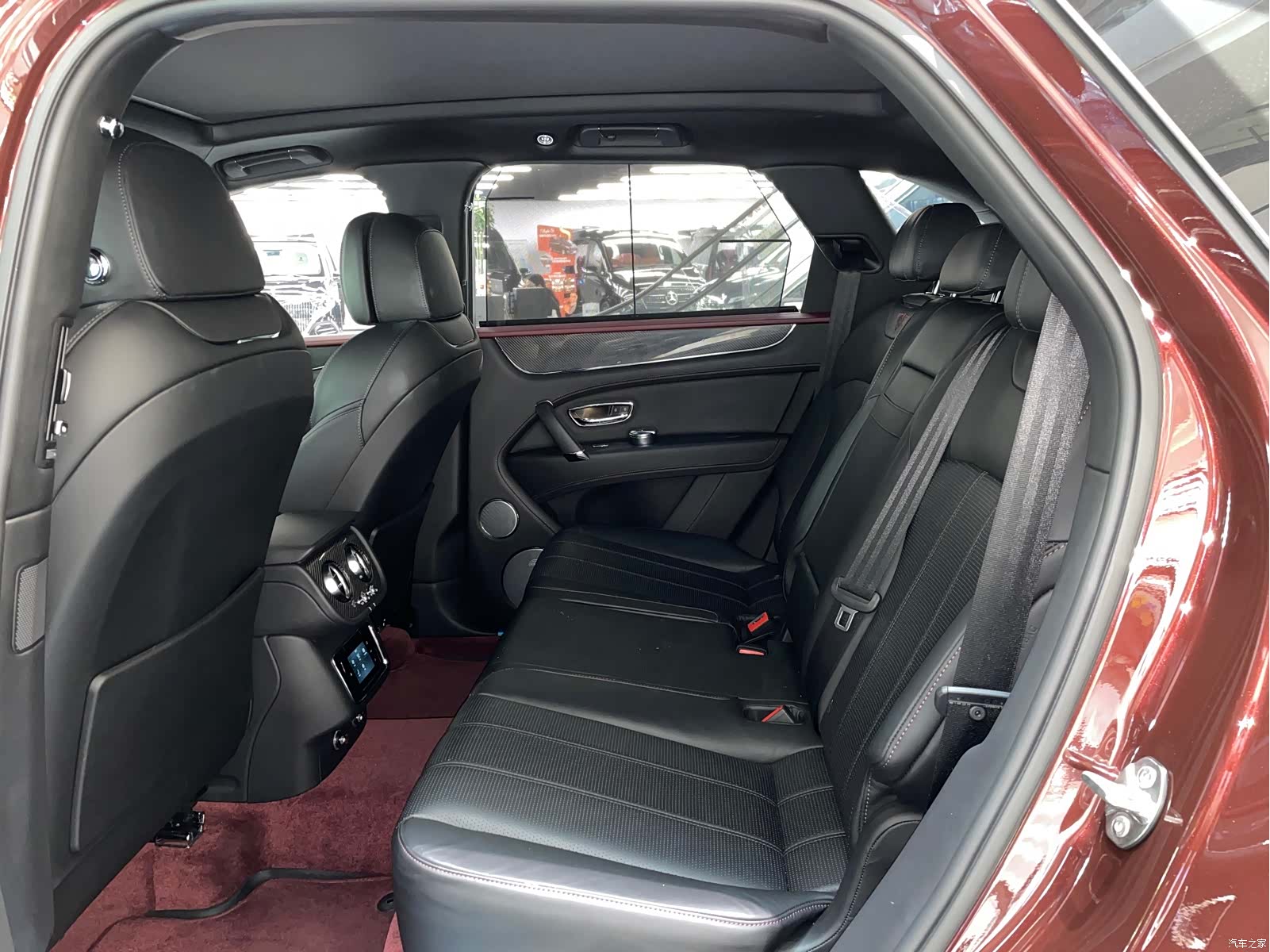 Bentley Bentayga, 2019 12