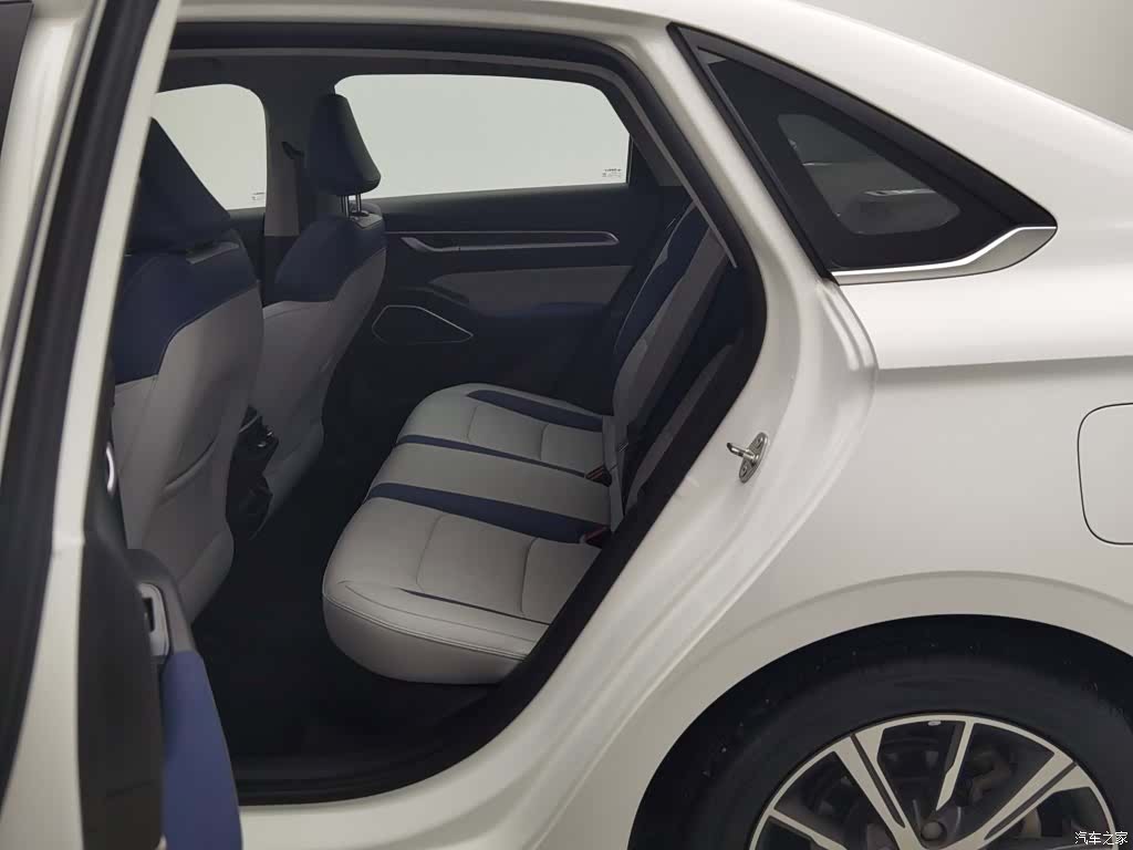 Geely Emgrand, 2021 15