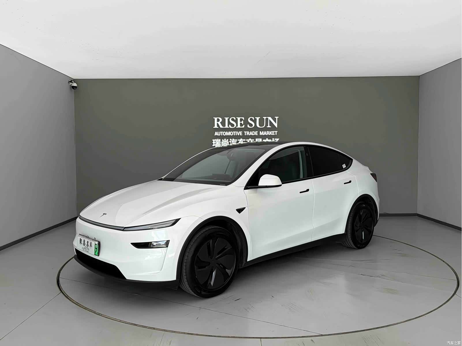 Tesla Model Y, 2025 1