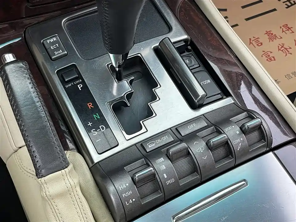 Lexus LX