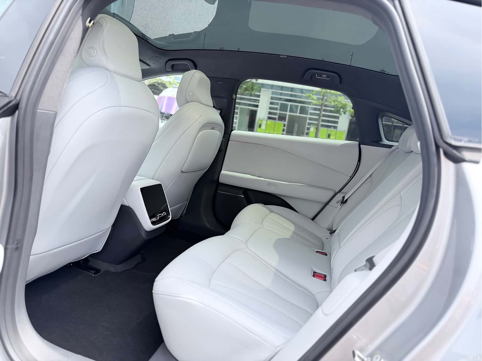 Xpeng P7, 2025 8