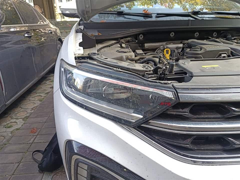 Volkswagen T-ROC exploring Songs