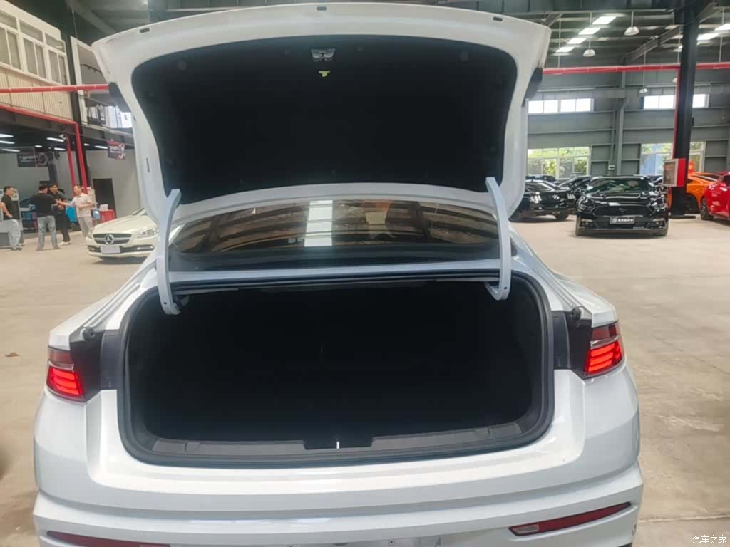 Geely Preface, 2025 19