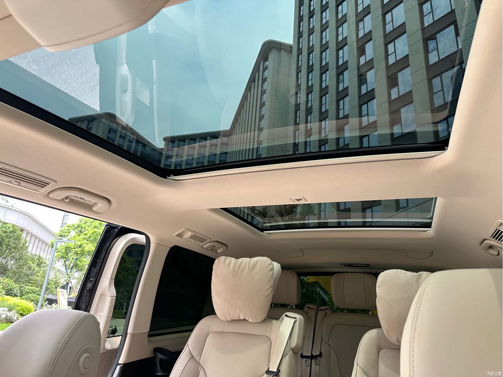Mercedes-Benz V-Class, 2020 16
