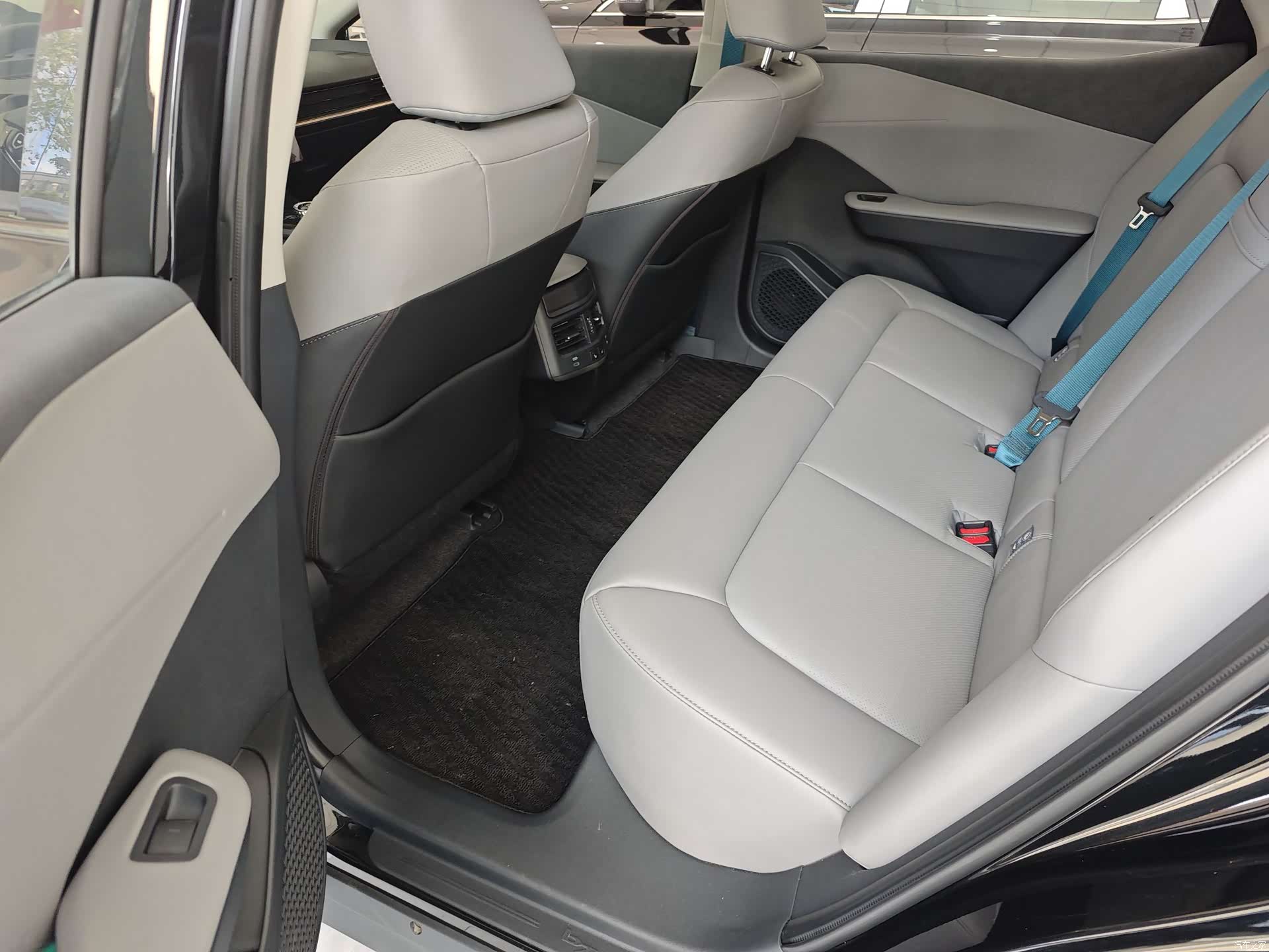 Toyota bZ3, 2025 все фото