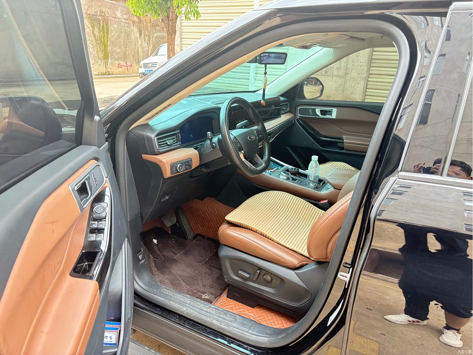 Ford Explorer, 2023 8