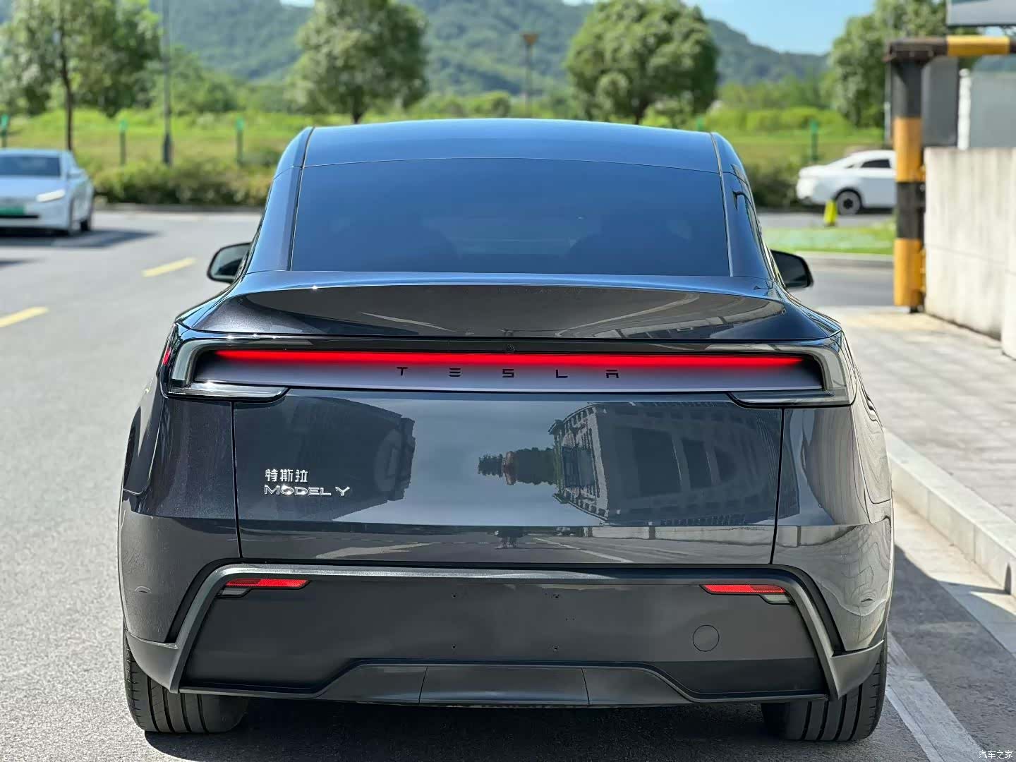 Tesla Model Y, 2025 8
