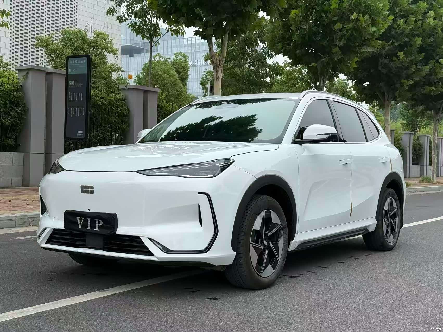 Geely Galaxy E5