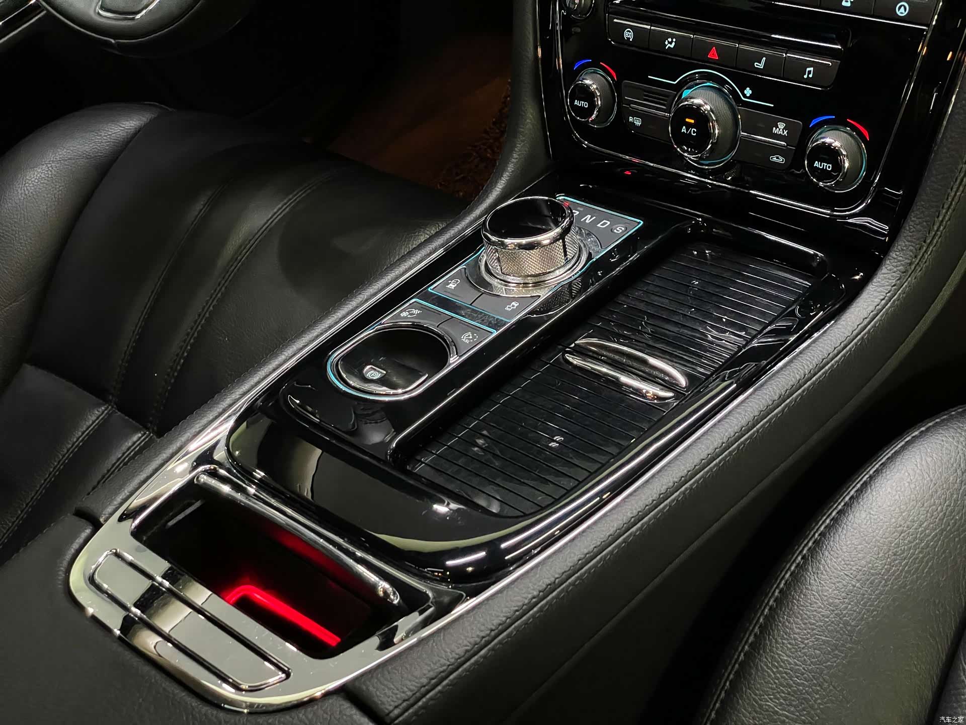 Jaguar XJ, 2017 17
