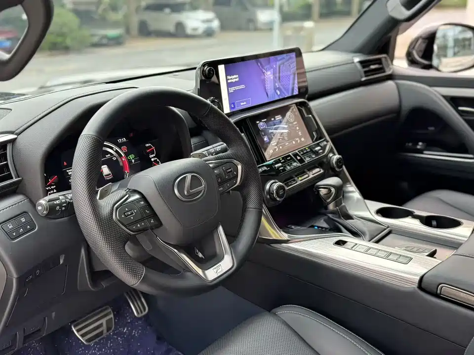 Lexus LX
