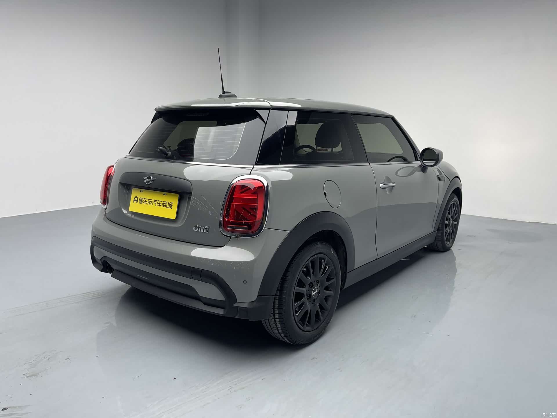 Mini ONE, 2022 3