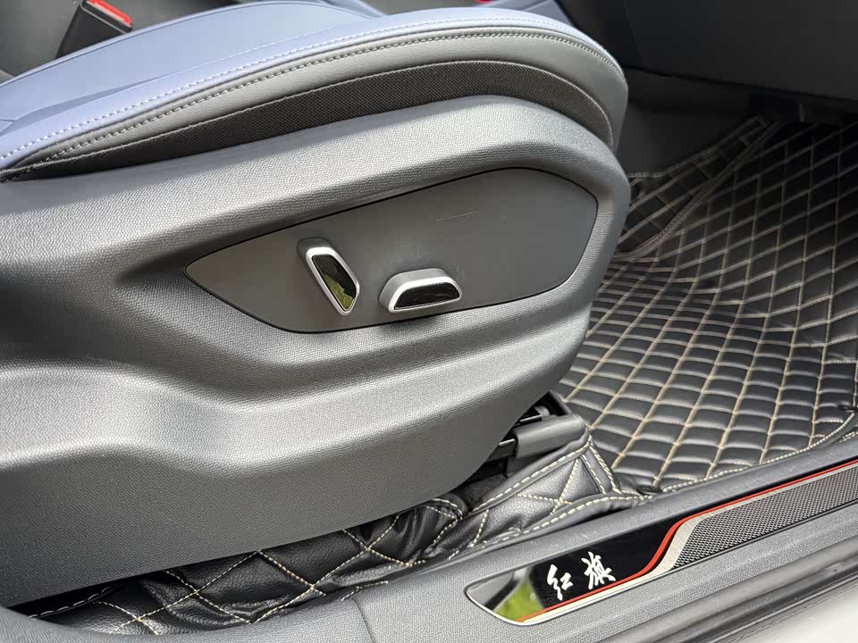 Hongqi HS3
