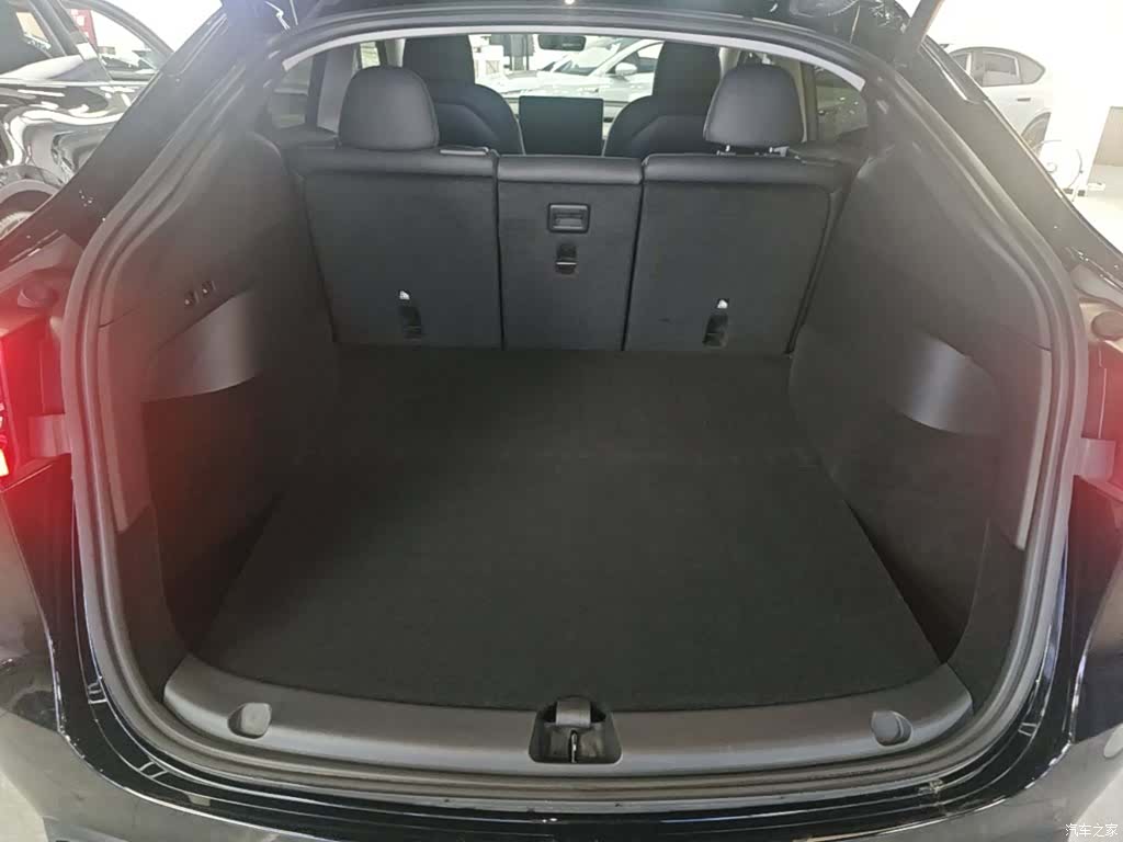 Tesla Model Y, 2022 19