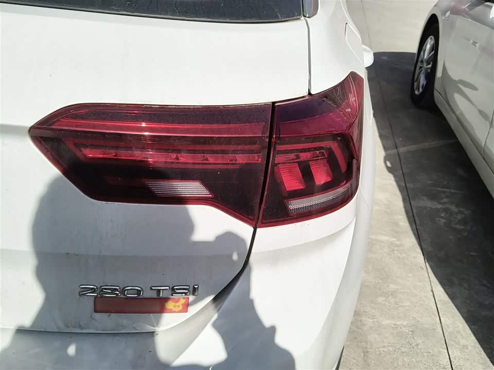 Volkswagen T-ROC exploring Songs